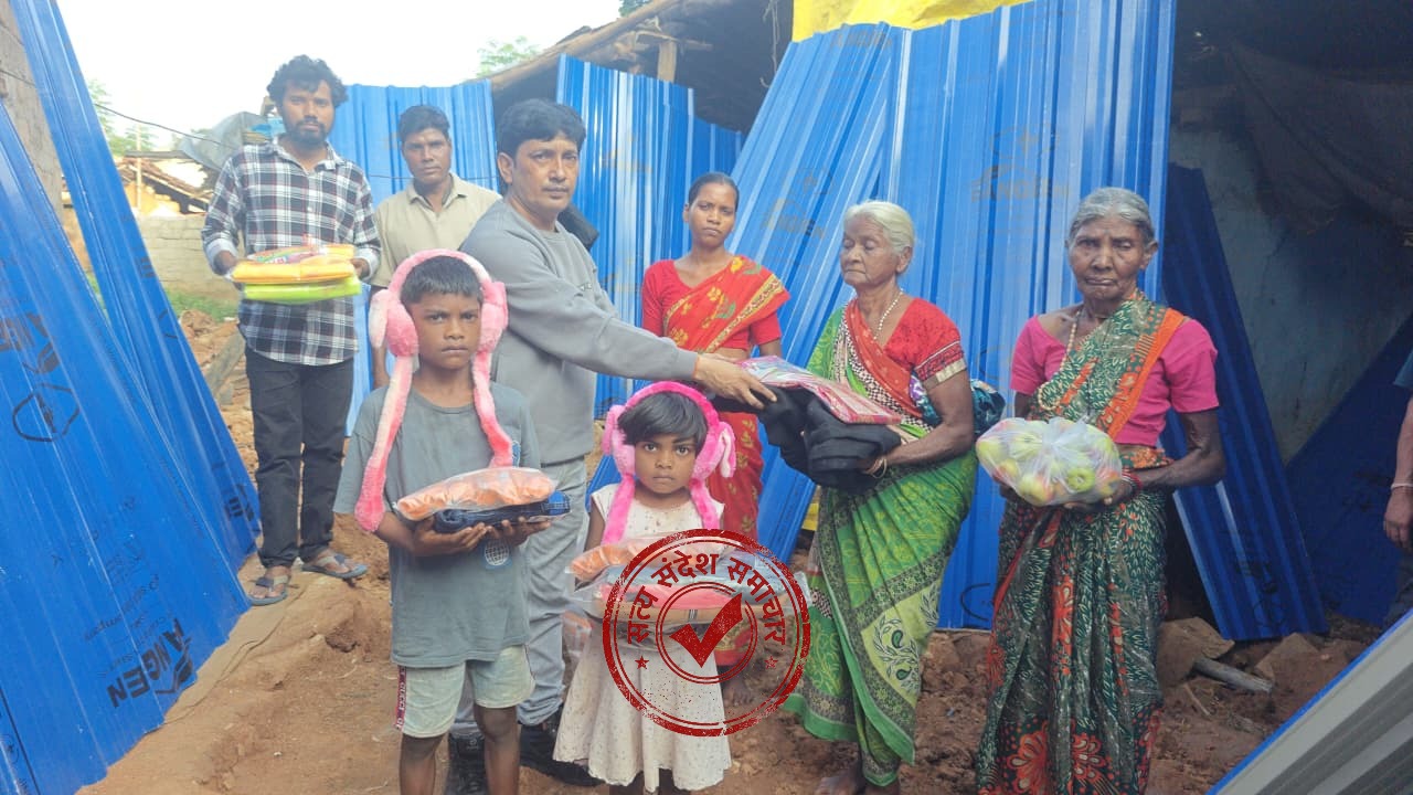 सिमडेगा में बारिश से आशियाना गंवा चुकी बेबस मां की पुकार सुन दौड़ पड़े समाजसेवी भरत प्रसाद खुद घर पहुंचकर थामी लाचार परिवार की बांह