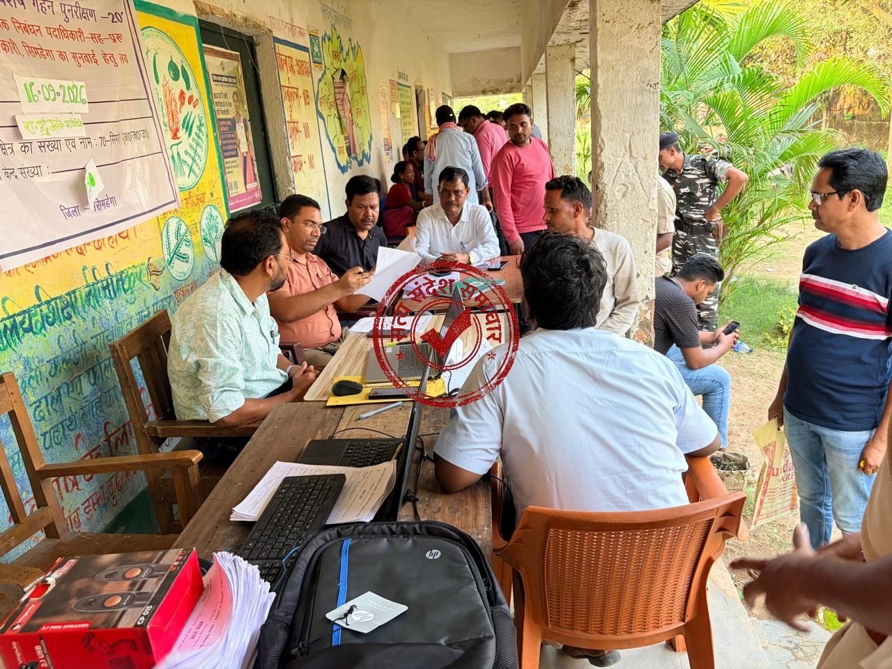 झामुमो जिला सचिव सफीक खान ने सिमडेगा के खैरन टोली और भट्टीटोली में मतदाता सूची पुनरीक्षण कार्य का लिया जायजा, बीएलओ को दिए आवश्यक निर्देश