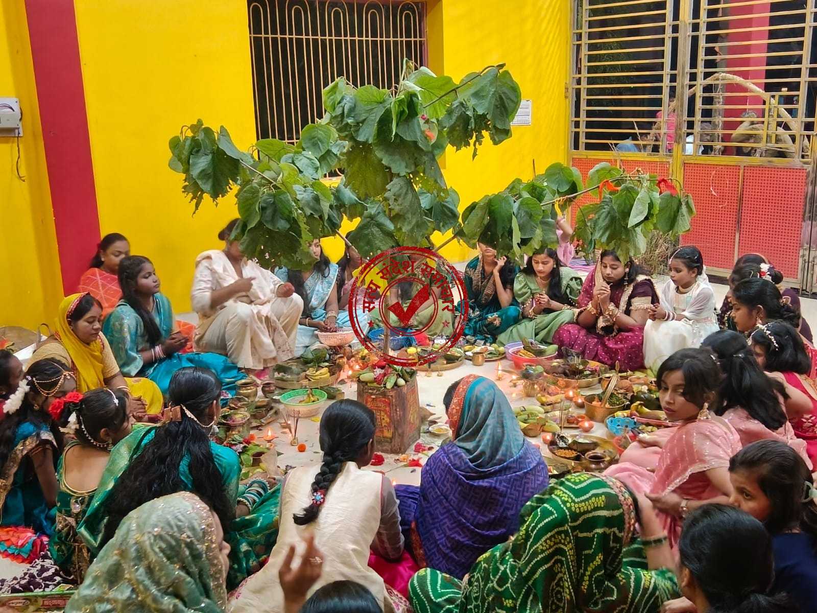 केरसई में धूमधाम से मना करम पर्व मांदर की थाप पर देर रात तक झूमे ग्रामीण