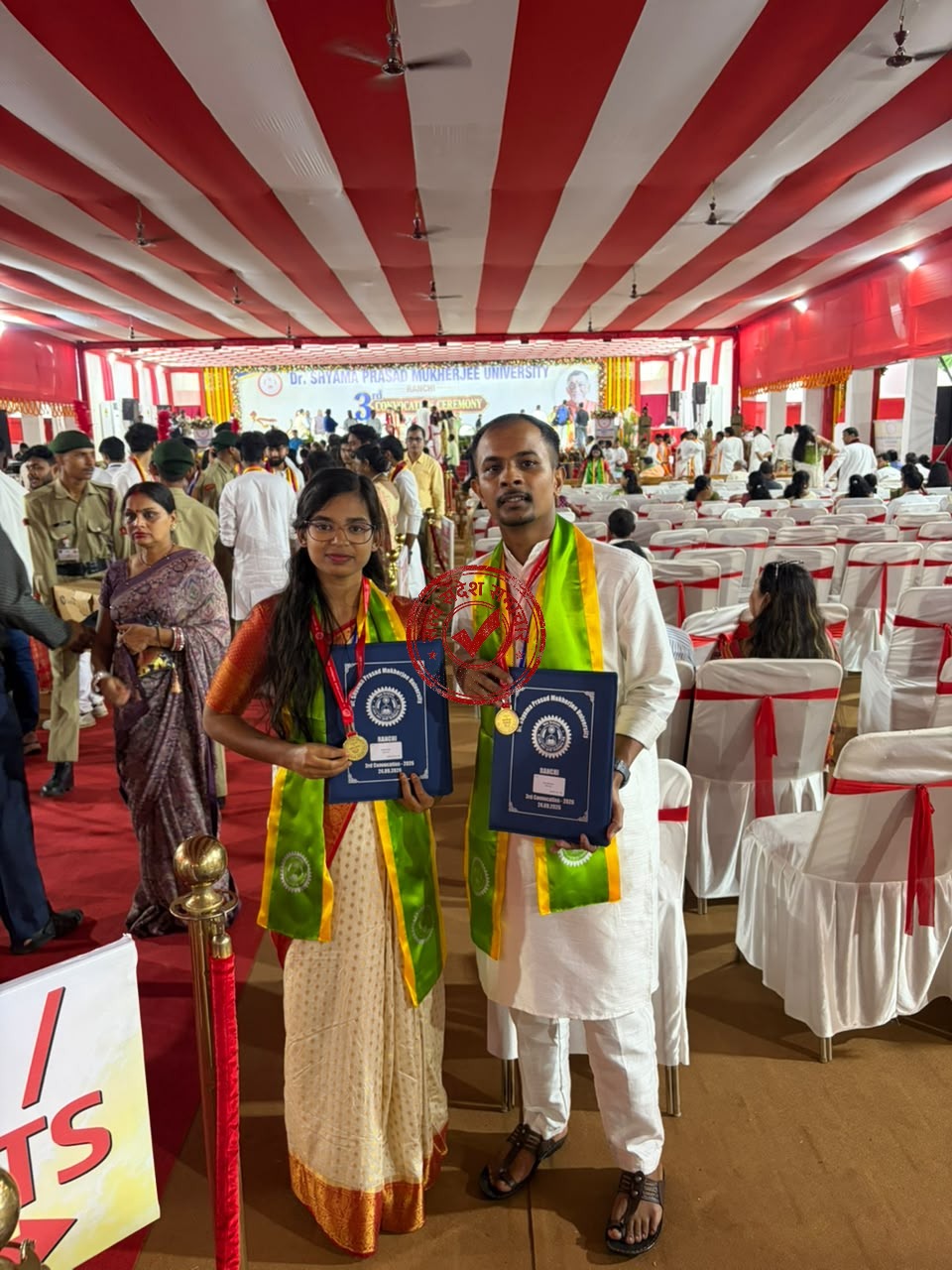 केरसई के दो होनहार विद्यार्थियों ने बढ़ाया क्षेत्र का मान दीक्षांत समारोह में सृष्टि सोनल और अनुराग कुमार को मिला गोल्ड मेडल