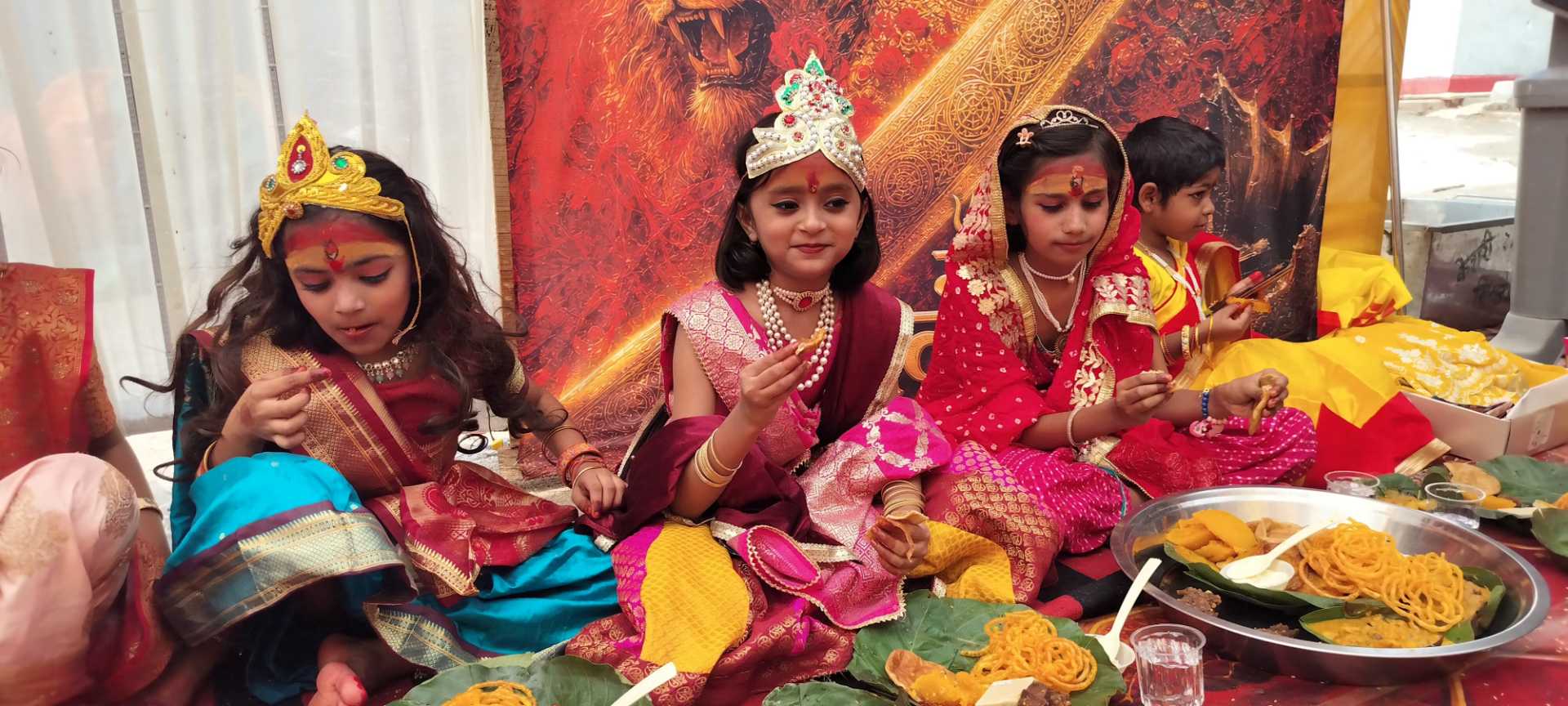 गुलजार गली में श्रद्धाभाव से हुआ कन्या पूजन, कन्याओं को कराया गया भोजन